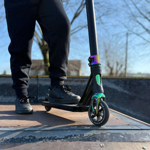 Chilli Beast V2 Stunt Scooter: Black Neochrome