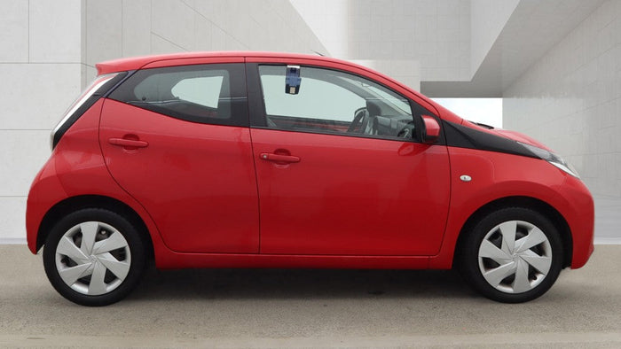 2016 Toyota Aygo 1.0 VVT-i X-Play 5dr | Ideal first car