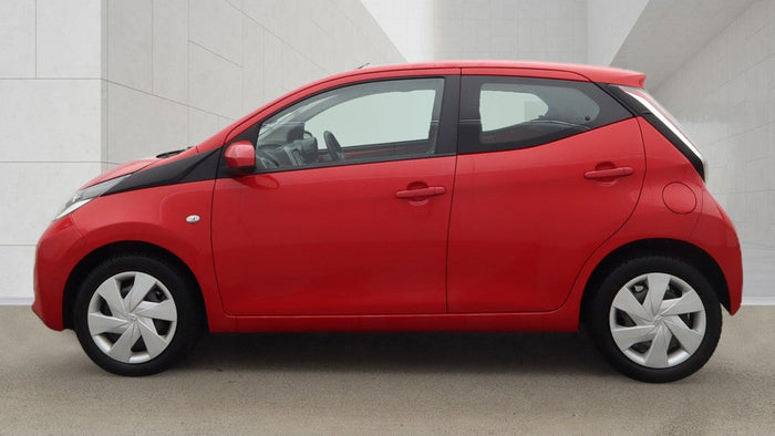 2016 Toyota Aygo 1.0 VVT-i X-Play 5dr | Ideal first car