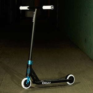 Chilli Ventus Stunt Scooter: Black/White